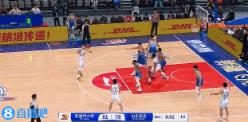 連續(xù)吃癟！克里斯先是籃下被李炎哲大帽&又被李炎哲生斷